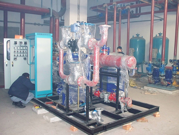 換熱機組安裝現(xiàn)場